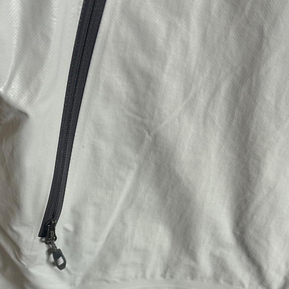 Columbia Men's Light Gray Raincoat - Picture 6 of 9